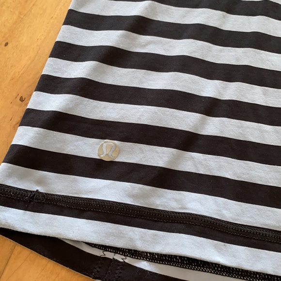 Lululemon Workout top - Picture 3 of 5